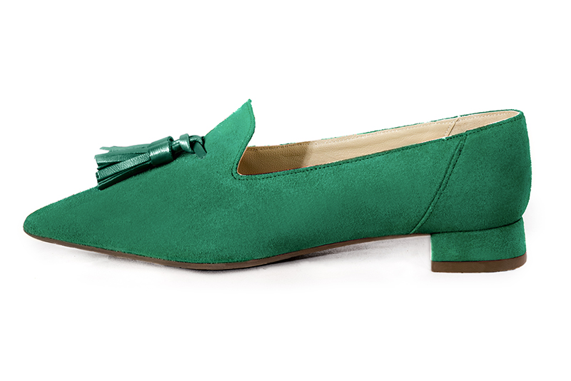 Emerald green women's loafers with pompons. Pointed toe. Flat flare heels. Profile view - Florence KOOIJMAN